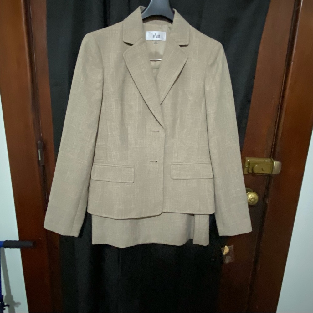 Brand new skirt with jacket size 8